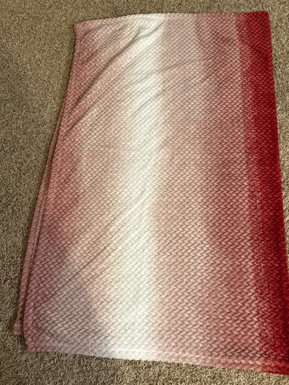 Plush Ombre Gradient Throw Blanket in Pink and Red
